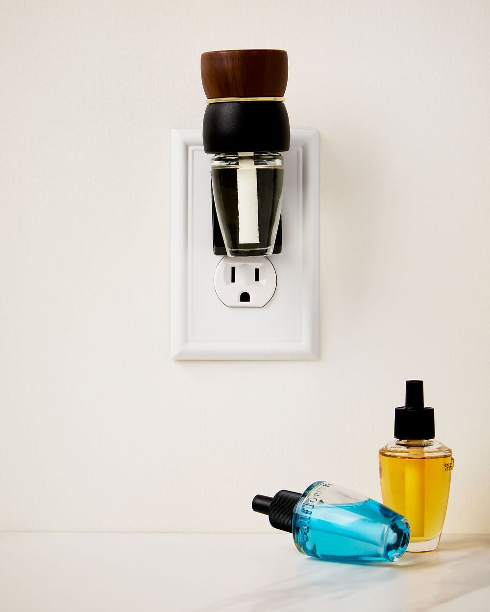 Black Hourglass Scent Control? Wallflowers Fragrance Plug - Image 6