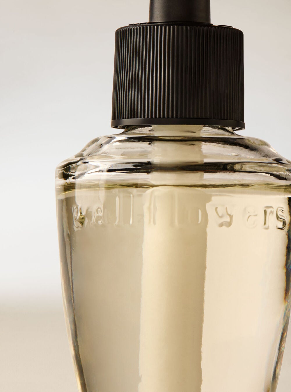 Mahogany Teakwood Wallflowers Fragrance Refill - Image 2