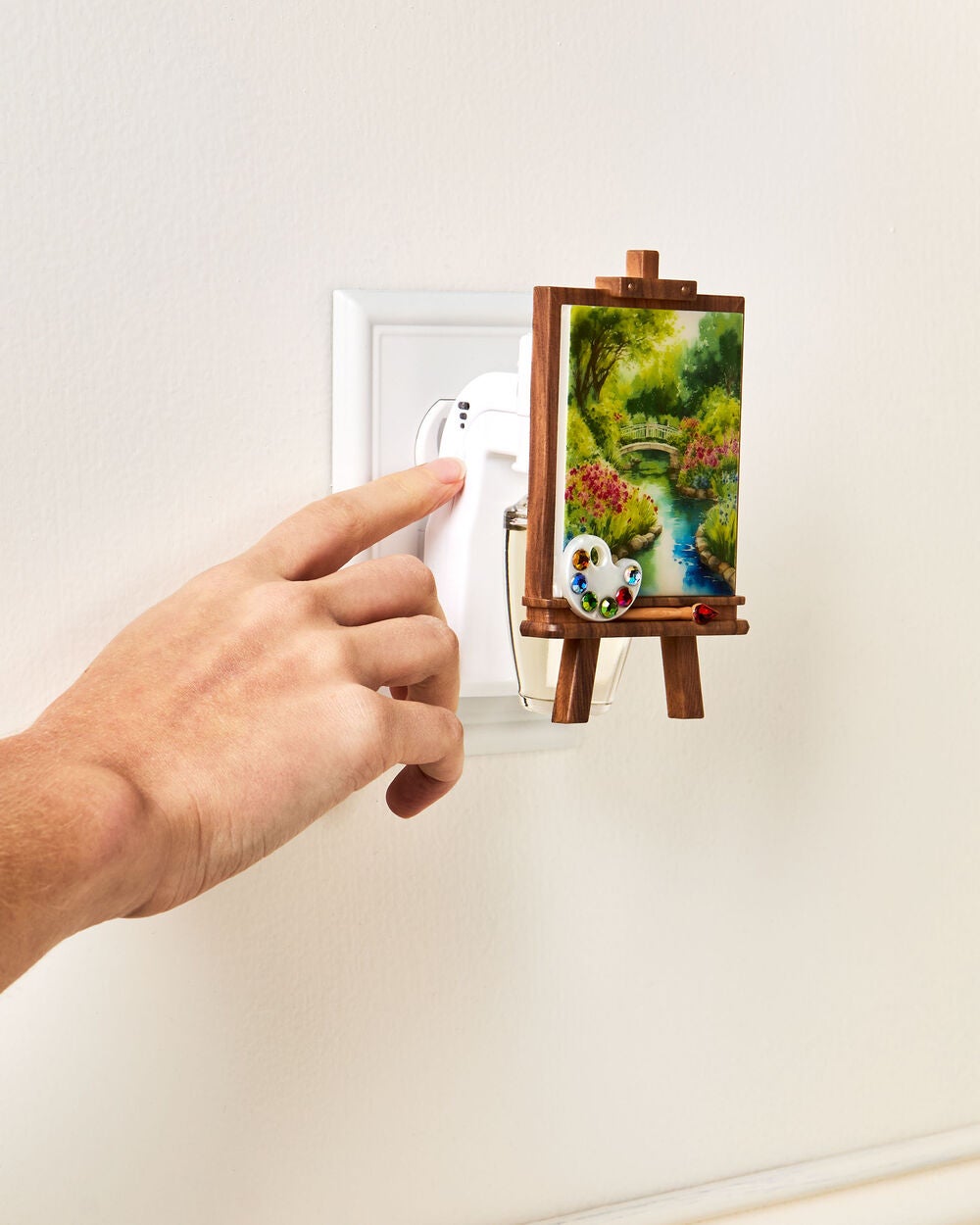 Easel Scent Control? Nightlight Wallflowers Fragrance Plug - Image 5