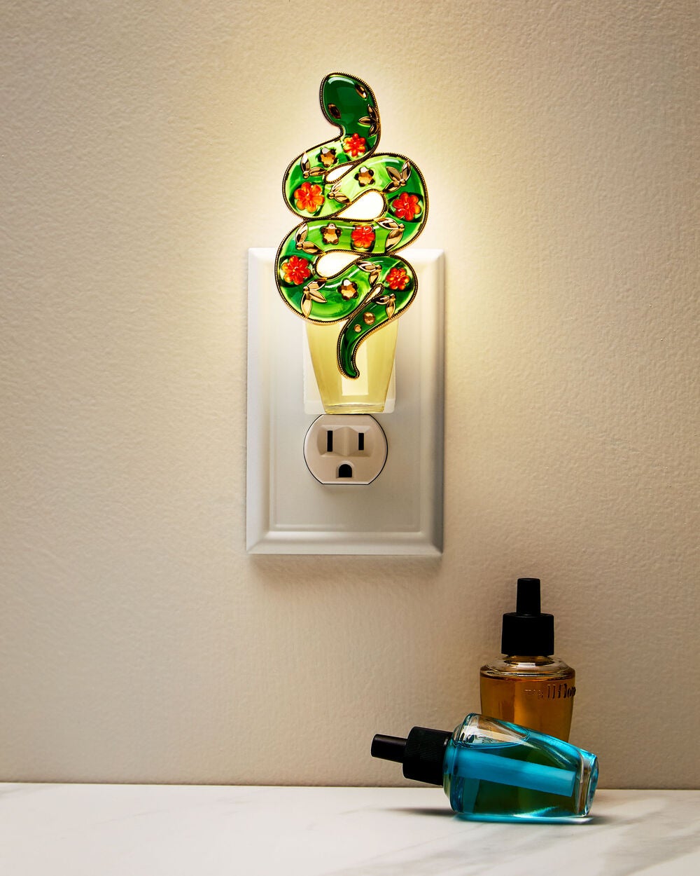 Snake Scent Control? Nightlight Wallflowers Fragrance Plug - Image 6